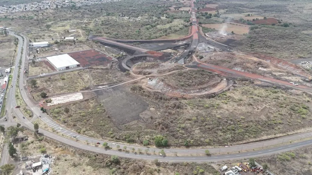 Michoacán construye 6 distribuidores viales