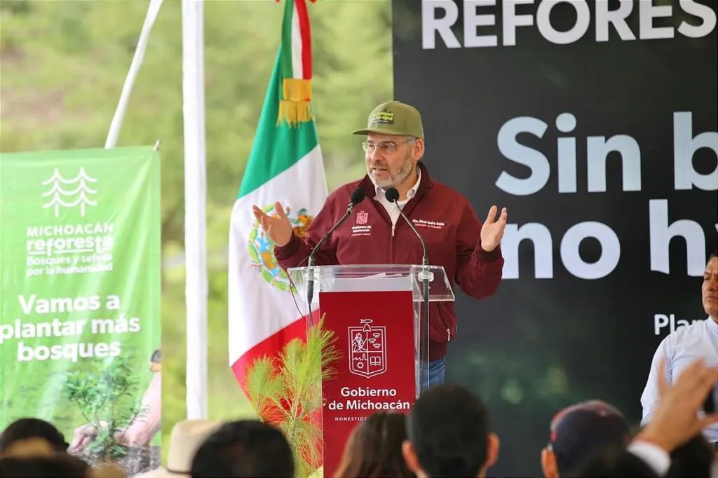 Michoacán impulsa reforestación histórica para recuperar el lago de Pátzcuaro: Bedolla