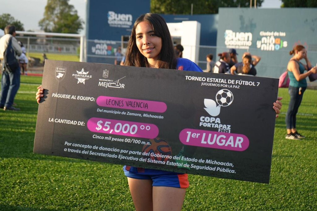 Michoacán recupera espacios públicos con canchas de fútbol 7