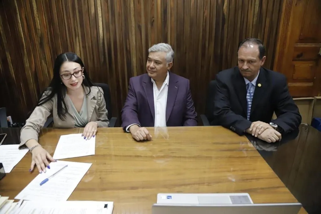 Michoacán y ECOCE A.C., firman convenio