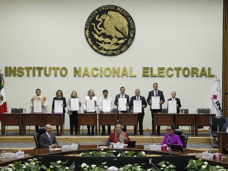 Ministros Electos Reciben Constancias de Mayoría