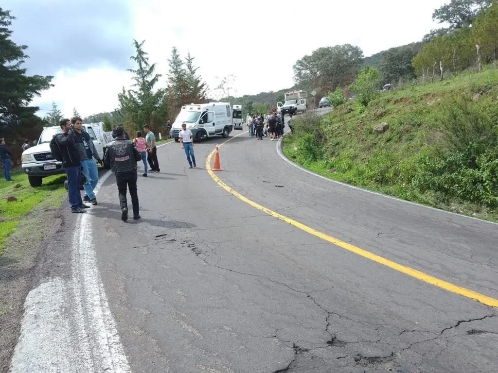Motociclistas resultan heridos tras accidente sobre la autopista Zacapu-Quiroga