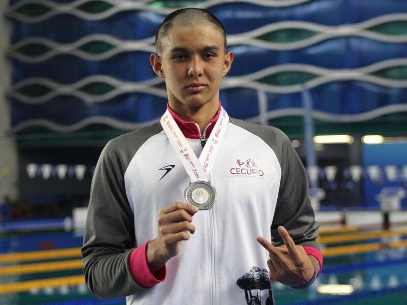 nadador Carlos Emilio Núñez gana plata en Olimpiada Nacional