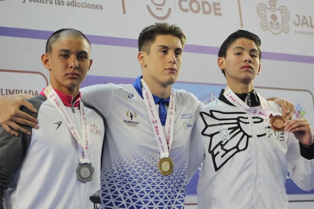 Nadador de 14 años gana plata en Olimpiada Nacional