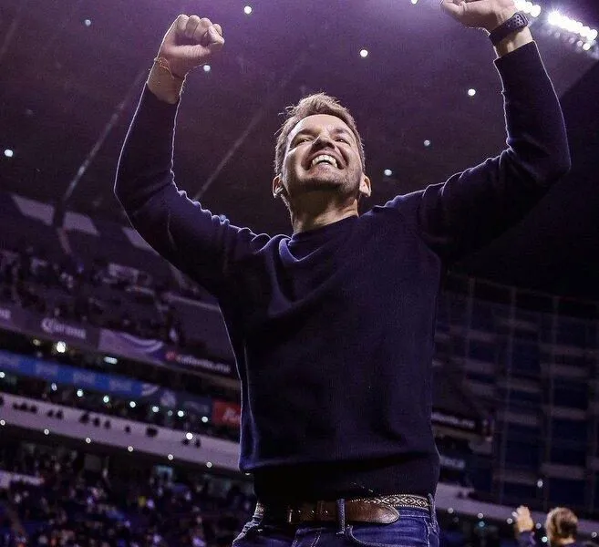 Nicolás Larcamón se marcha del banquillo del Necaxa