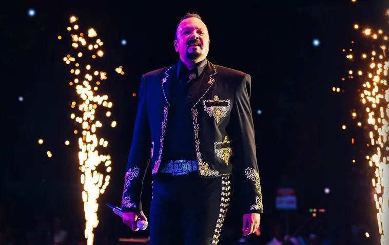 ¡Pepe Aguilar alza la voz! Emite poderoso mensaje sobre las políticas de migración en pleno show