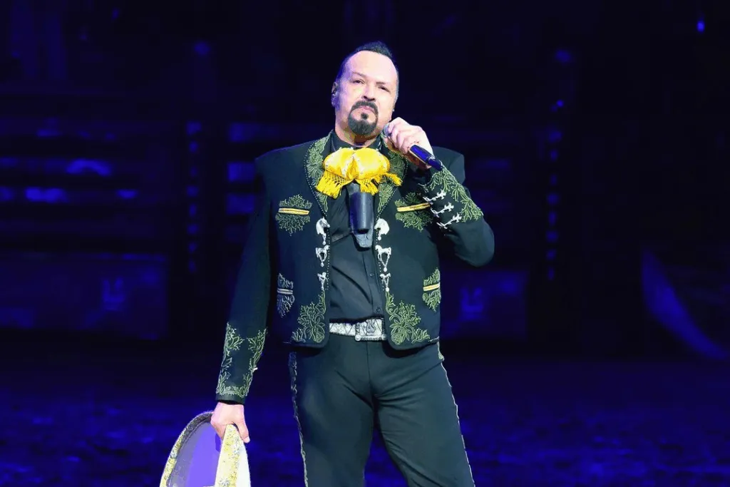 Pepe Aguilar alza la voz por los migrantes y propone donar las ganancias de su nuevo disco