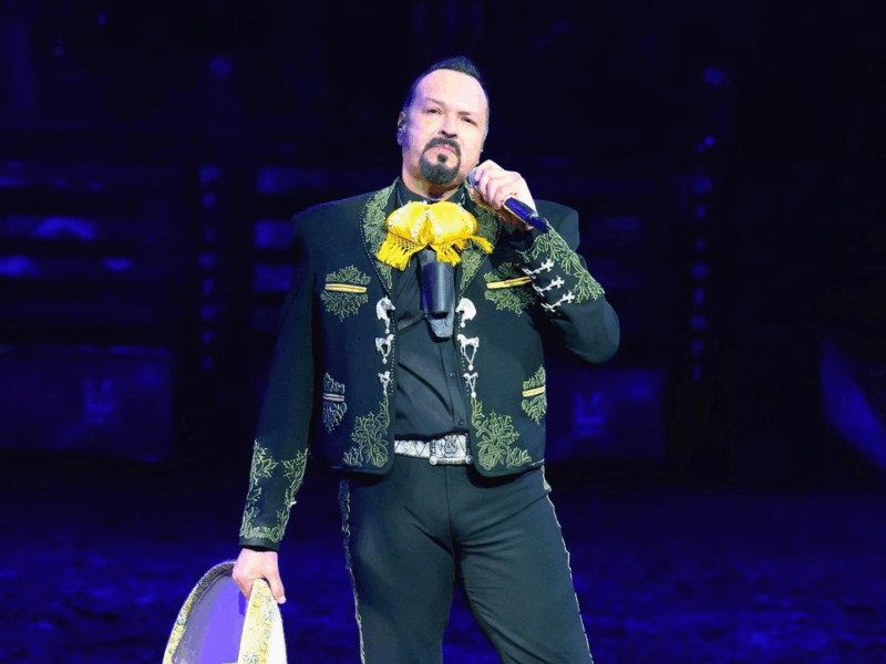 Pepe Aguilar alza la voz por los migrantes y propone donar las ganancias de su nuevo disco