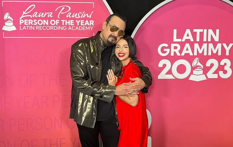 Pepe Aguilar defiende a Ángela Aguilar tras los memes-2