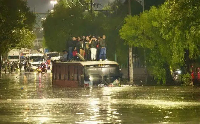Planea gobierno federal obras para disminuir inundaciones en Edomex