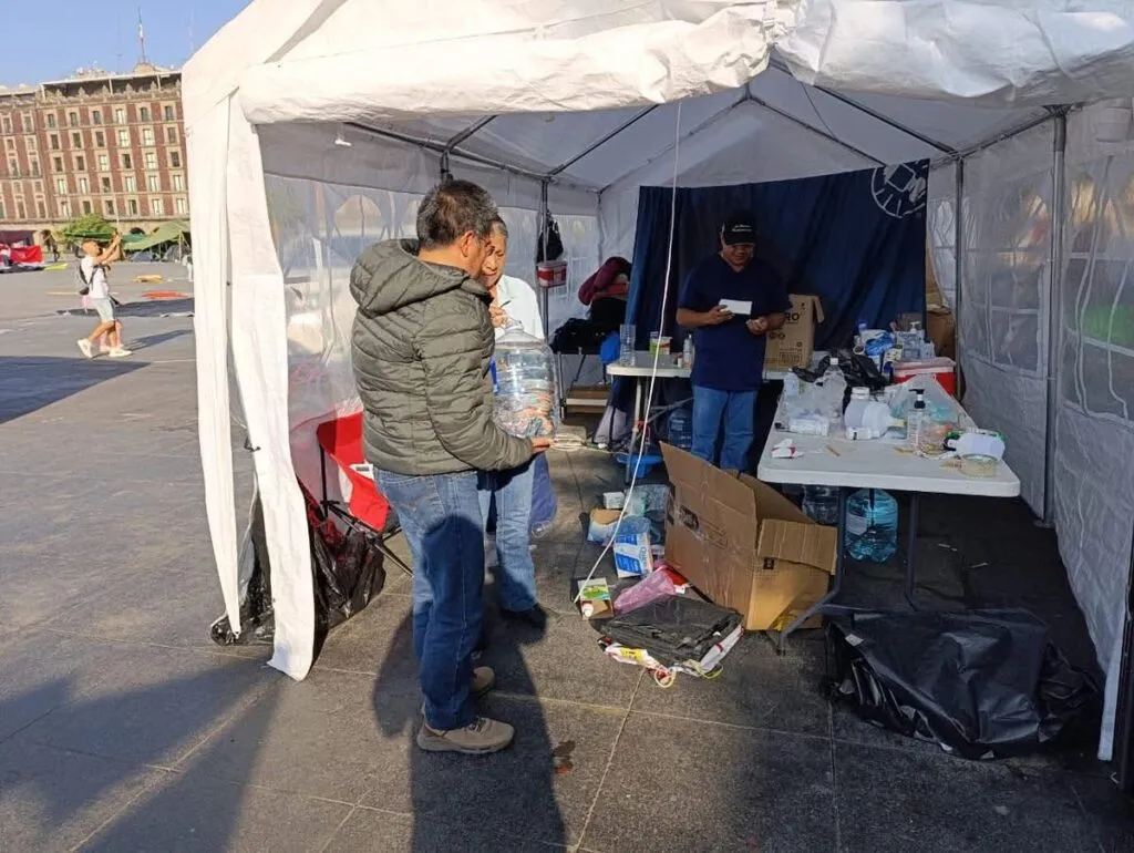 plantón de CNTE en Zócalo deja 87 metros cúbicos de basura