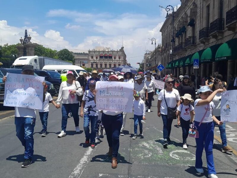 Protestan en Morelia contra elección judicial en Michoacán