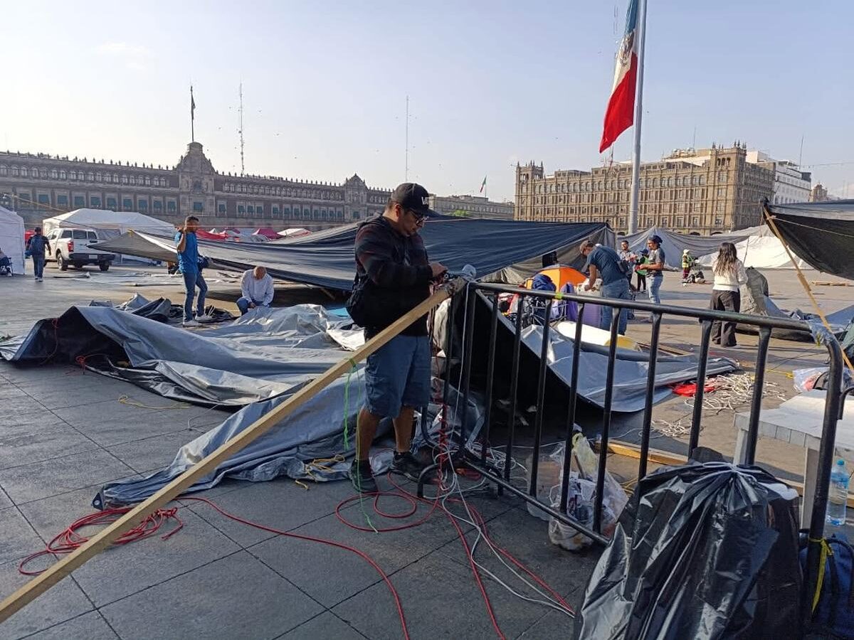 Recogen 87 metros cúbicos de basura en Zócalo tras plantón de CNTE