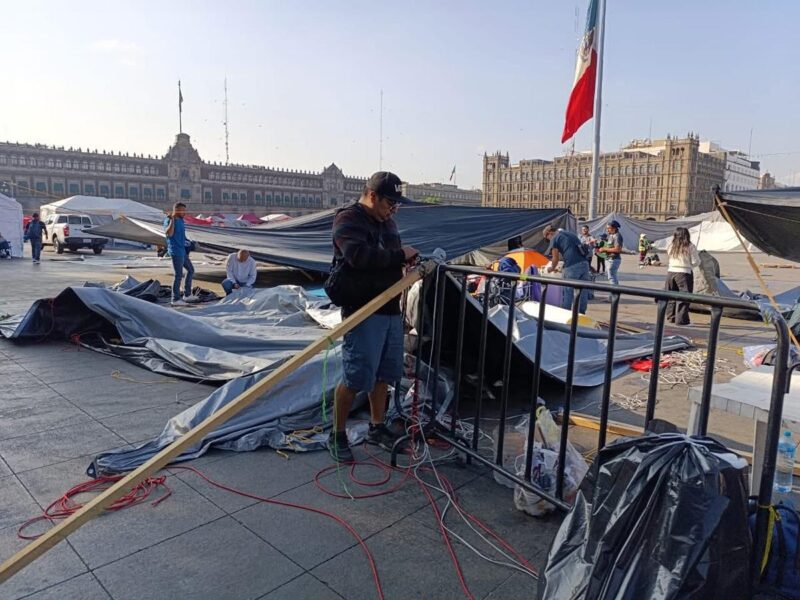 Recogen 87 metros cúbicos de basura en Zócalo tras plantón de CNTE