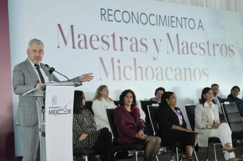 Reconoce Bedolla compromiso y vocación educativa de docentes michoacanos