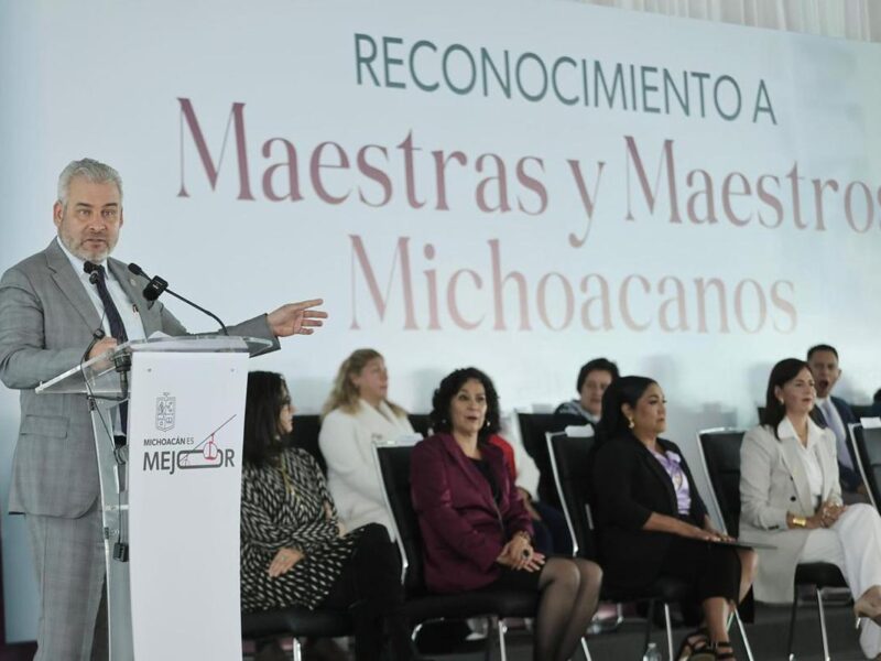 Reconoce Bedolla compromiso y vocación educativa de docentes michoacanos