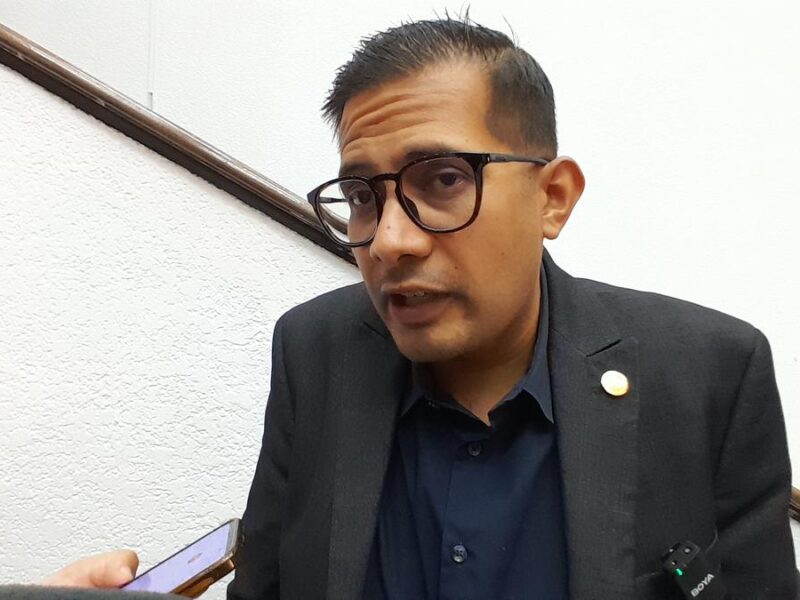 Reconoce Conrado Paz que es incómodo ser el comodín del gobernador