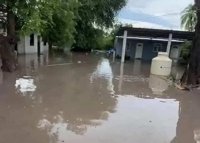 Registra Múgica inundaciones por huracán "Erick"