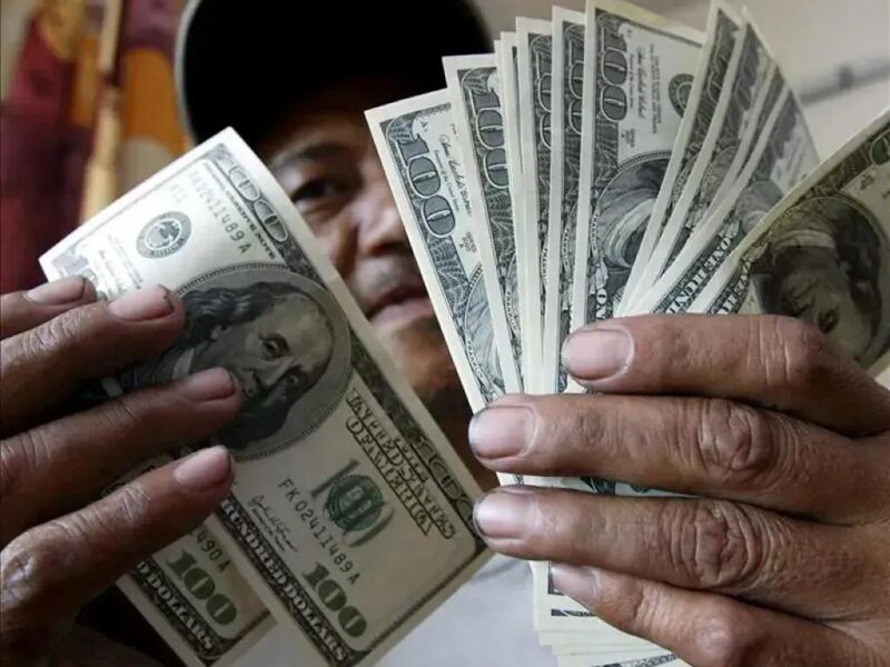 Remesas cayeron 12% en abril, revela el Banco de México