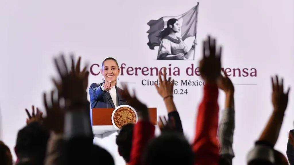 Reportaje revela medios afines a Morena en conferencias mañaneras de Sheinbaum