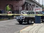 Atacan a balazos a conductor de una camioneta en Morelia