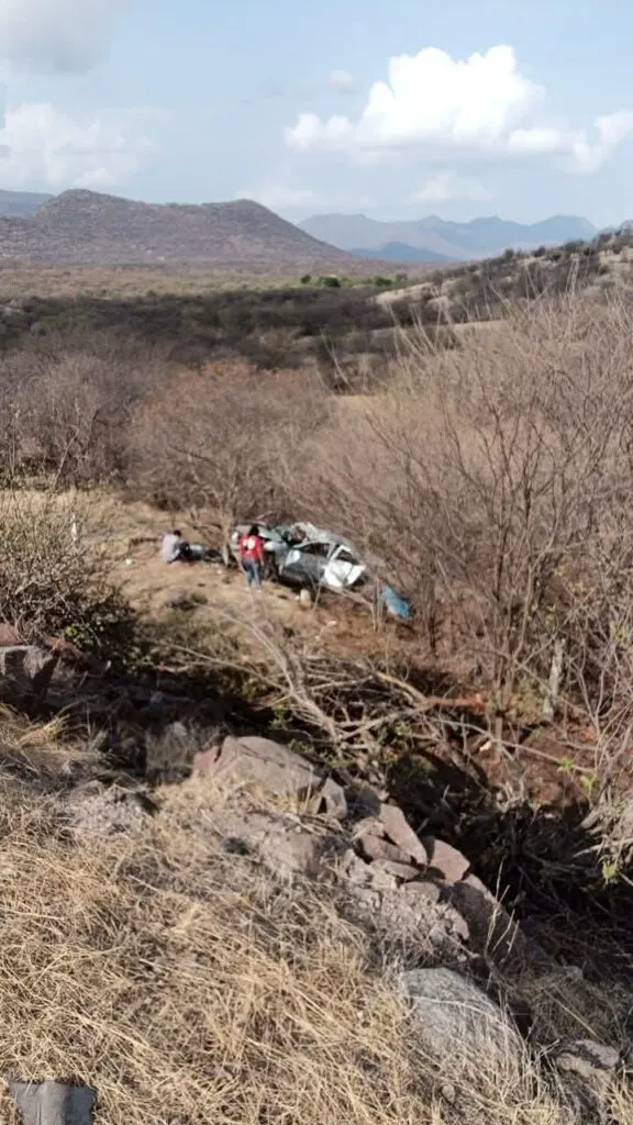 Reportan volcadura en la autopista Siglo XXI; accidente deja un muerto y 3 heridos