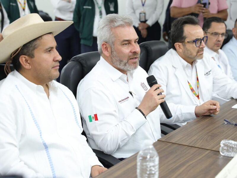 Se consolidan servicios de salud para Uruapan; recorre Bedolla hospital del IMSS