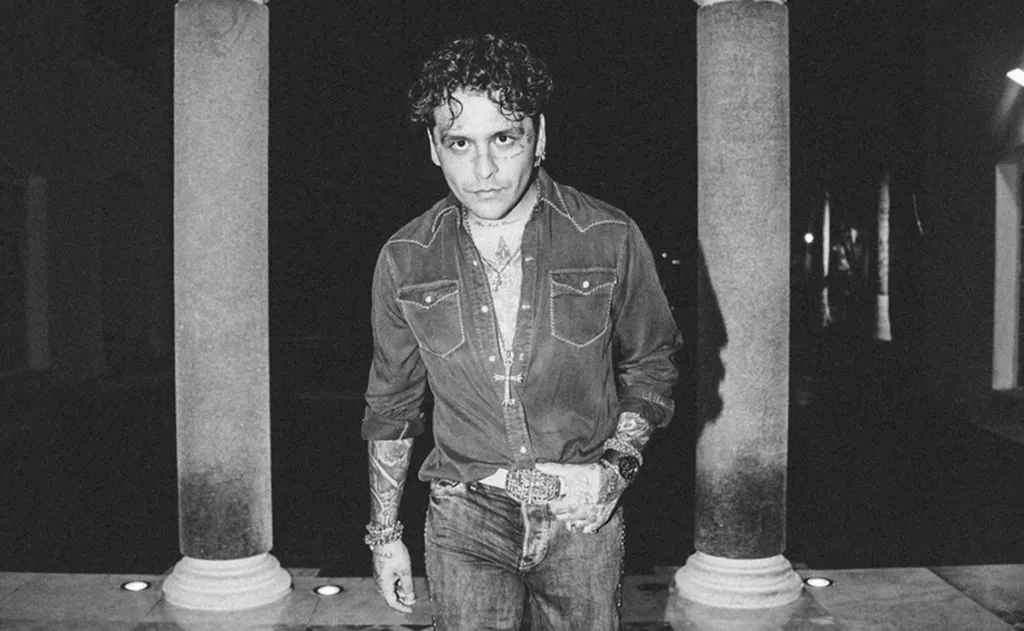 ¡Se le soltó el forajido! Acusan a Christian Nodal de armar escándalo tras incómoda pregunta-1