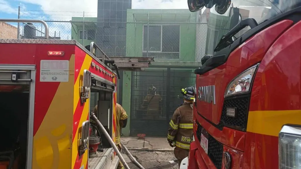 Se registra incendio en un domicilio de la Arriaga Rivera en Morelia