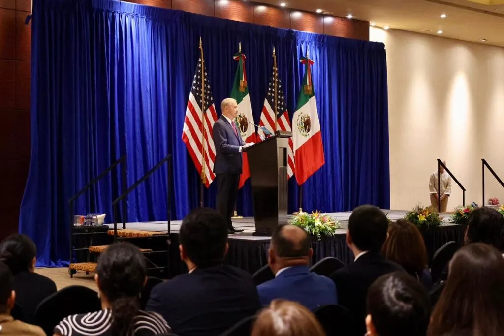 Se suma a Trump y Sheinbaum y condena Ron Johnson protestas violenta en LA