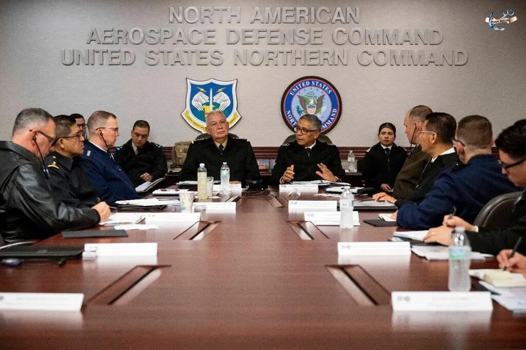 secretarios de Marina y Defensa de México realizan una visita inédita al Comando Norte de EU