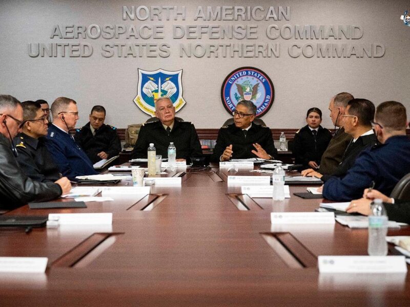 secretarios de Marina y Defensa de México realizan una visita inédita al Comando Norte de EU