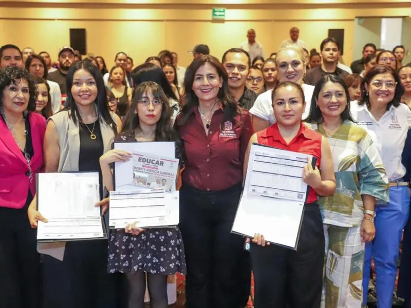 SEE entrega 200 claves para personal de apoyo en Michoacán