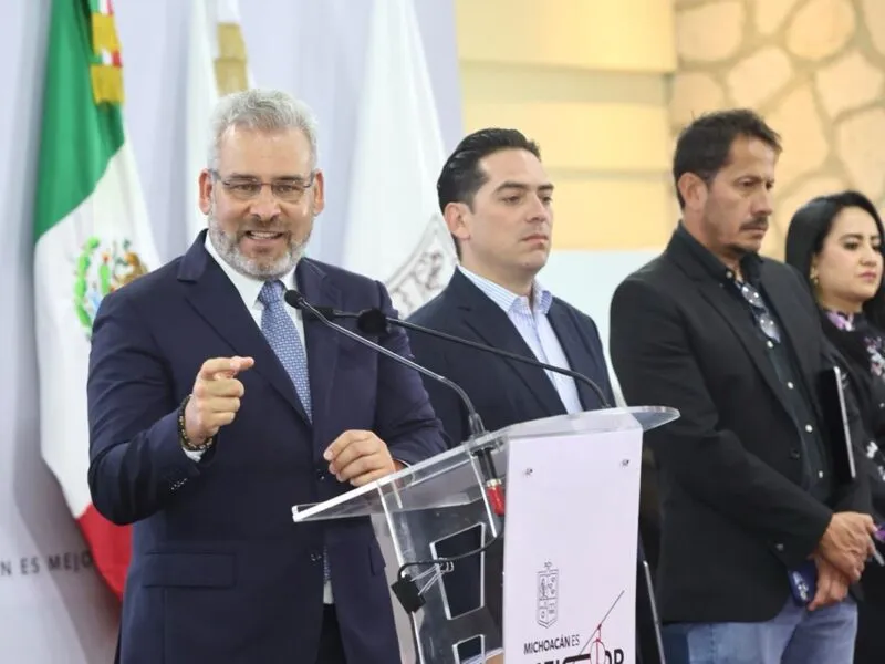 Sin suspensión de clases en zonas violentas de Michoacán: Bedolla