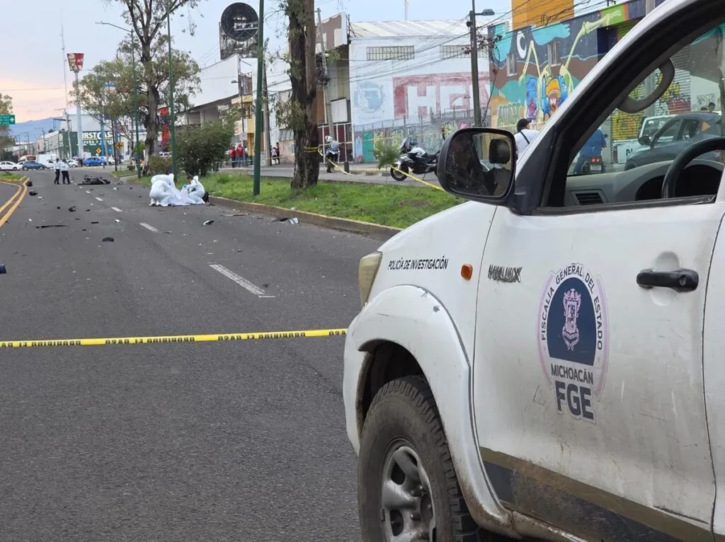Sitio de accidente en donde muere motociclista que atropelló a un joven