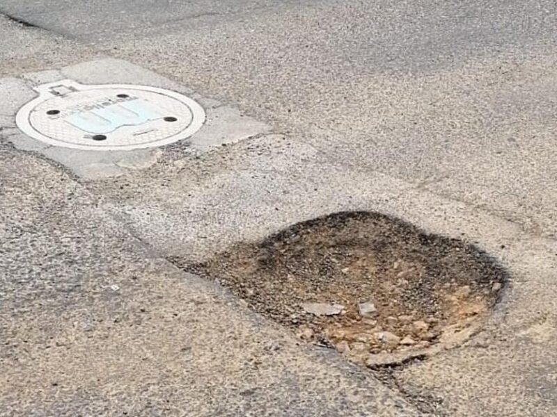 Socavón en Bucareli causado por lluvias