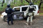 SSP y Defensa detienen a 4 hombres con armas largas, municiones y vehículos en Apatzingán