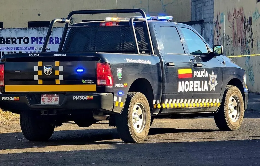 Sujetos en moto disparan contra un hombre en Villas de la Loma en Morelia