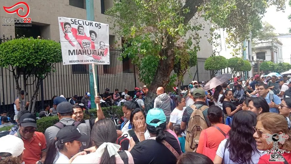 Tensión en SEGOB: diálogo con CNTE se ve opacado por incidentes violentos