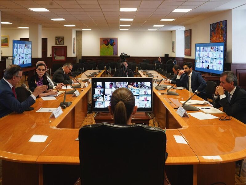 Tras aumento de arancel al acero y aluminio, Sheinbaum se reúne con empresarios del ramo