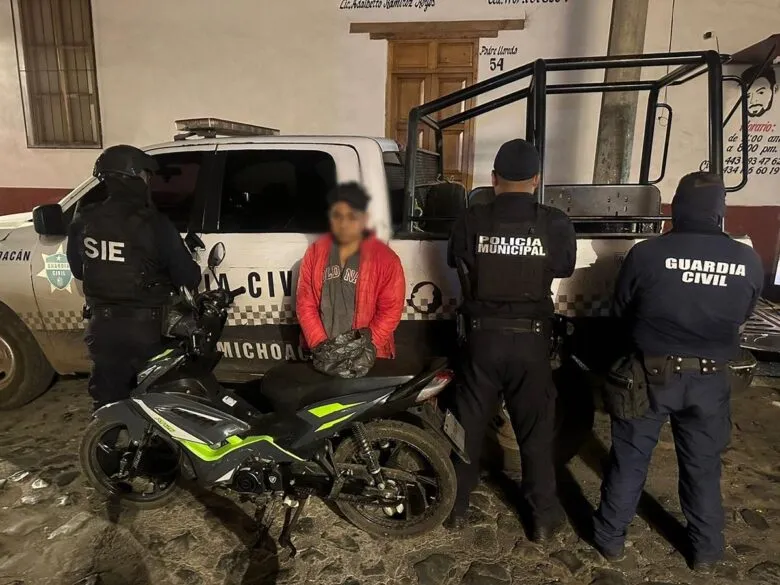 Tras persecución detienen a motociclista con posesión de droga