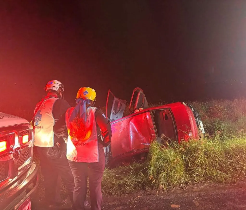 Tras volcadura tres personas resultaron lesionadas en Morelia