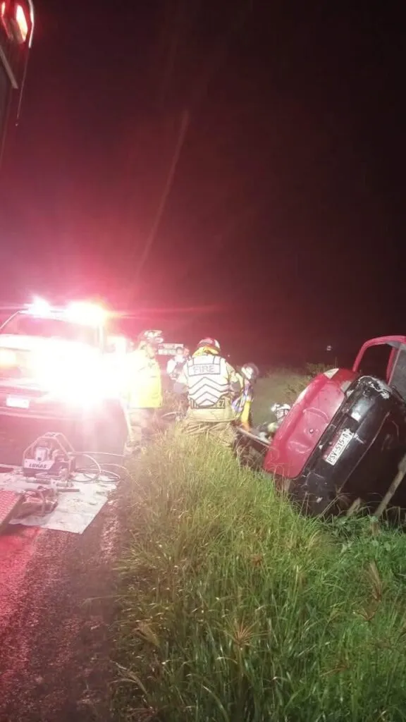 Tras volcadura tres personas resultaron lesionadas en Morelia-3