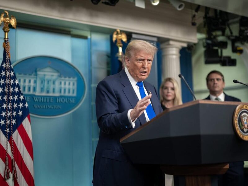 Trump demanda a Los Ángeles por su política migratoria; "contribuyó a la anarquía y disturbios"