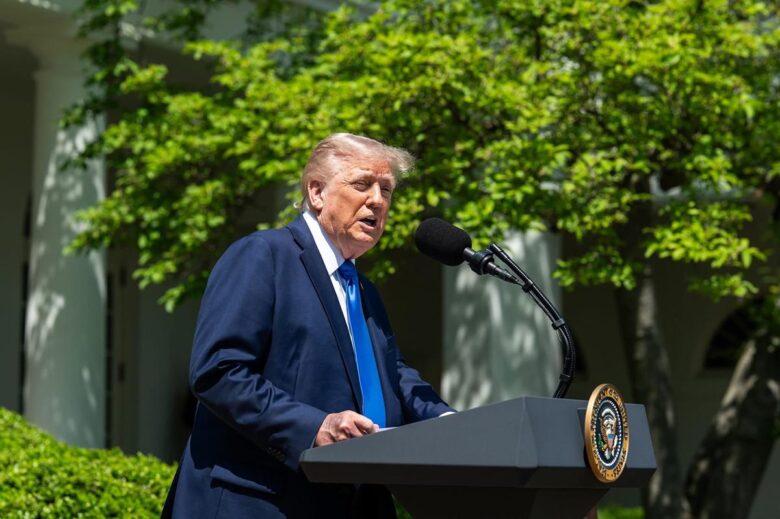 Trump formaliza incremento del 50% a los aranceles al acero y al aluminio