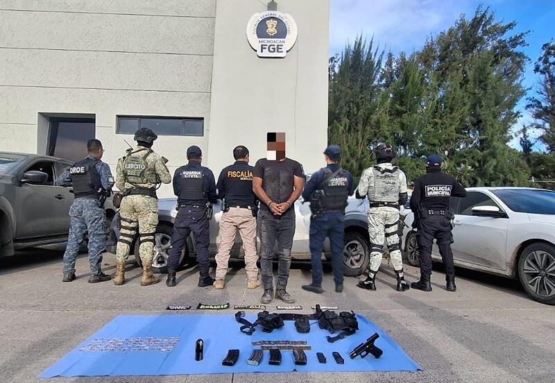 Un detenido en Álvaro Obregón, aseguran tres vehículos y armamento: SSP
