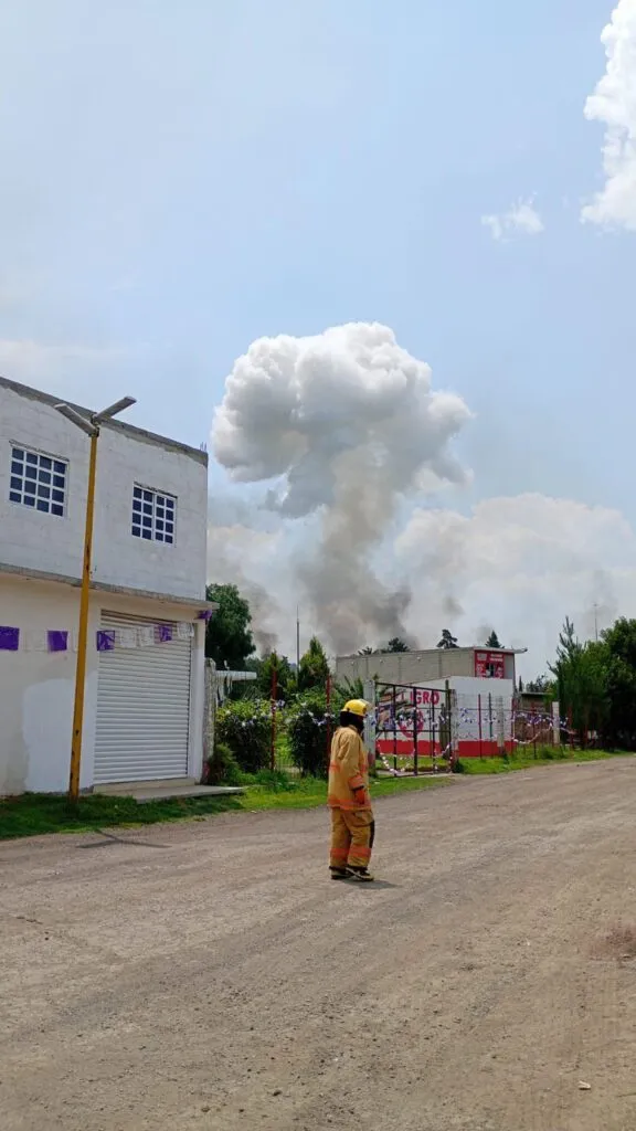 Varias explosiones en talleres de pirotecnia en Tultepec-2