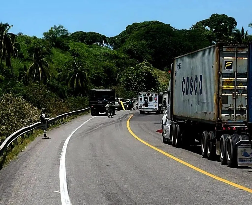 Accidente automovilístico cobra la vida de dos personas en la Siglo XXI-1