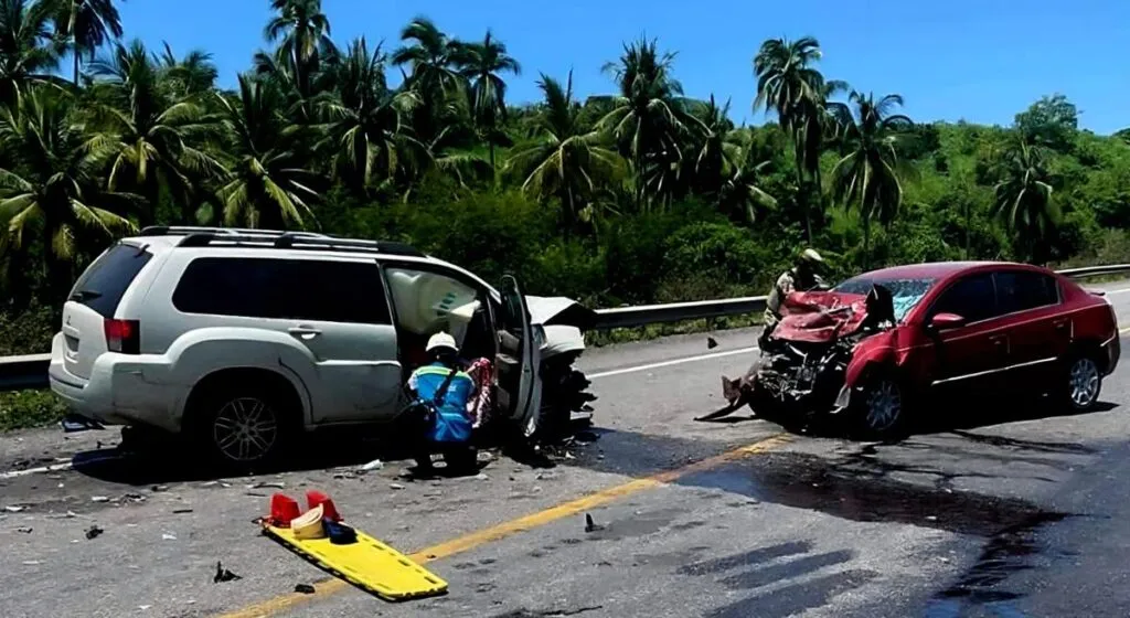 Accidente automovilístico cobra la vida de dos personas en la Siglo XXI