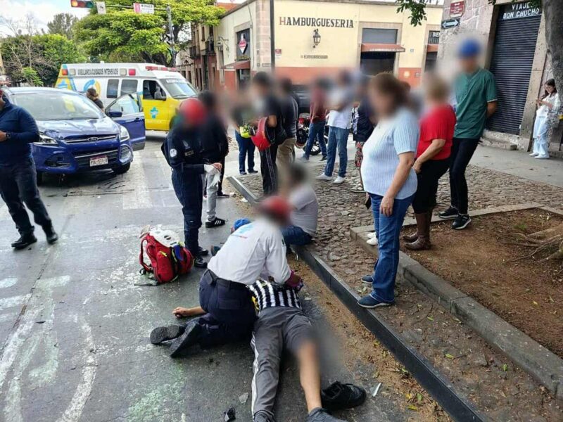 accidente de Choque vehicular entre camioneta y motocicleta deja dos heridos en el Centro de Morelia